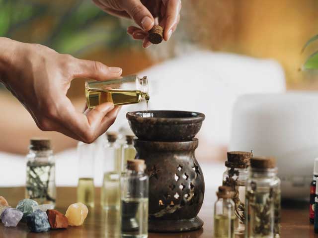 نحوه استفاده از روغن اسطوخودوس برای تیرگی واژن